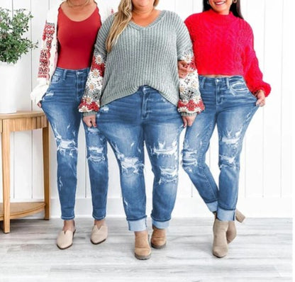 Zerrissene boyfriend jeans mit bündchen