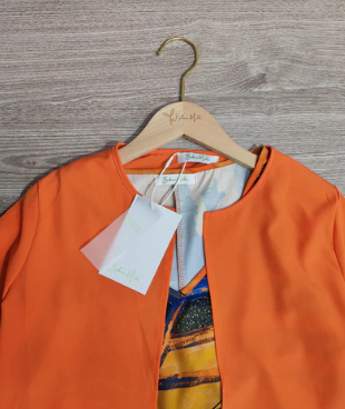 Harper – orangefarbenes midikleid mit halben armeln und v-ausschnitt