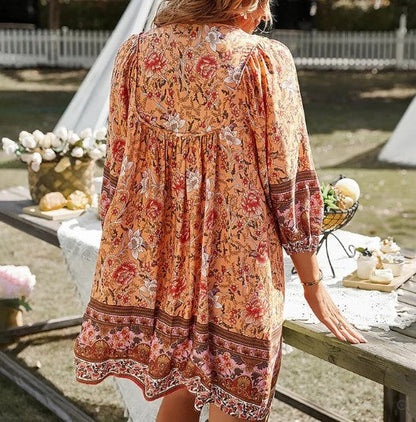 Emma – locker sitzendes kurzes boho-kleid mit blumendruck