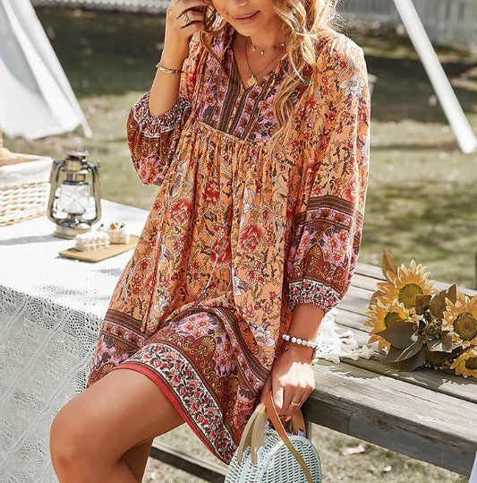 Emma – locker sitzendes kurzes boho-kleid mit blumendruck